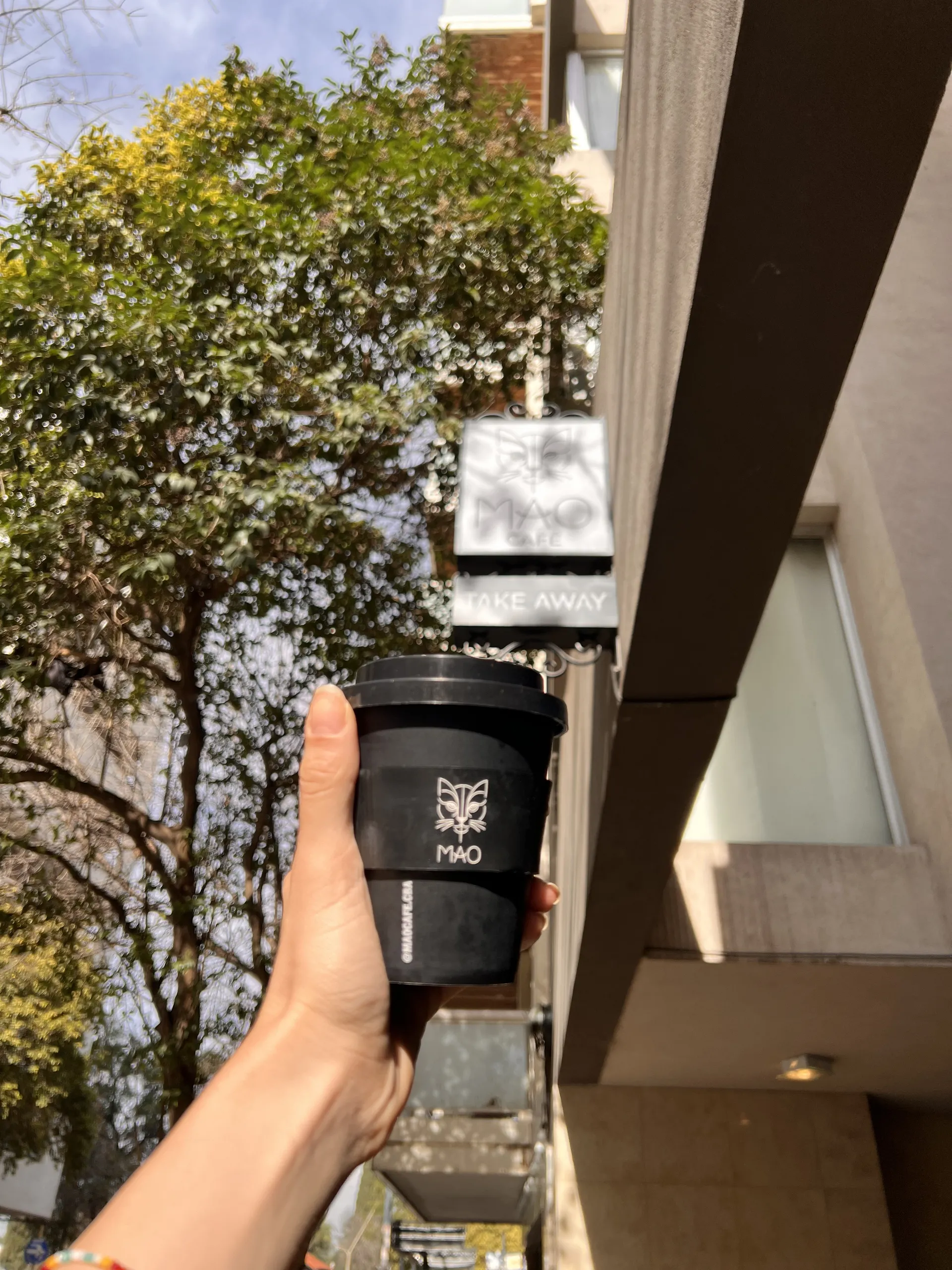 Vaso MAO take away frente al local